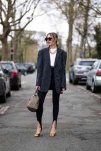 Read more about the article How to Style Oversized Blazers for Everyday Wear (Without Looking Boxy)
