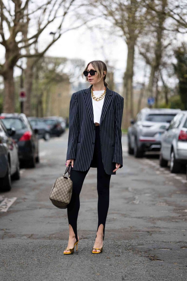 Read more about the article How to Style Oversized Blazers for Everyday Wear (Without Looking Boxy)
